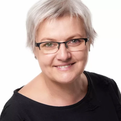 Sandra Mueller Headshot